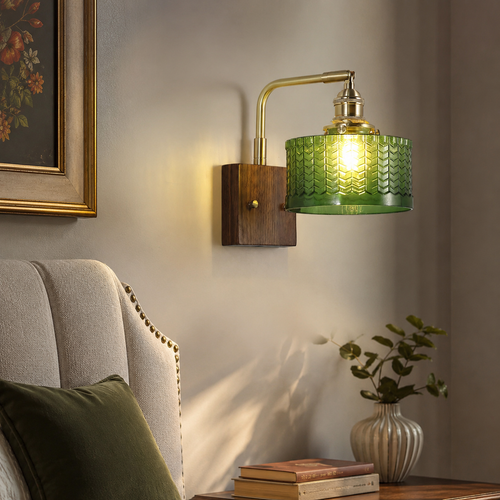 Elegante Groene Wandlamp met Houten Basis & Glazen Kap